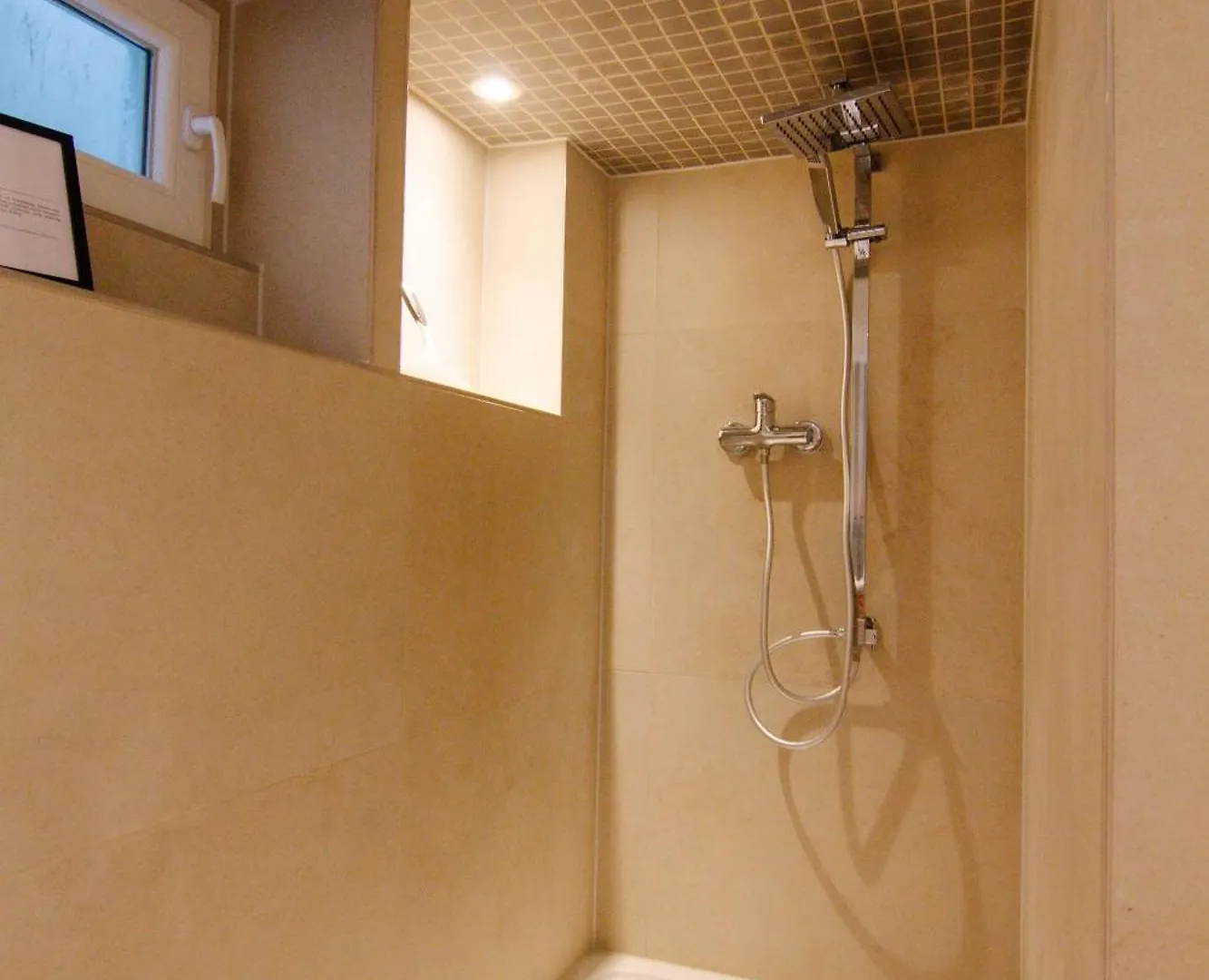 ゲストハウス Comfort Hub - Homestay - 3 Gaestezimmer Im Eigentumshaus ケルン