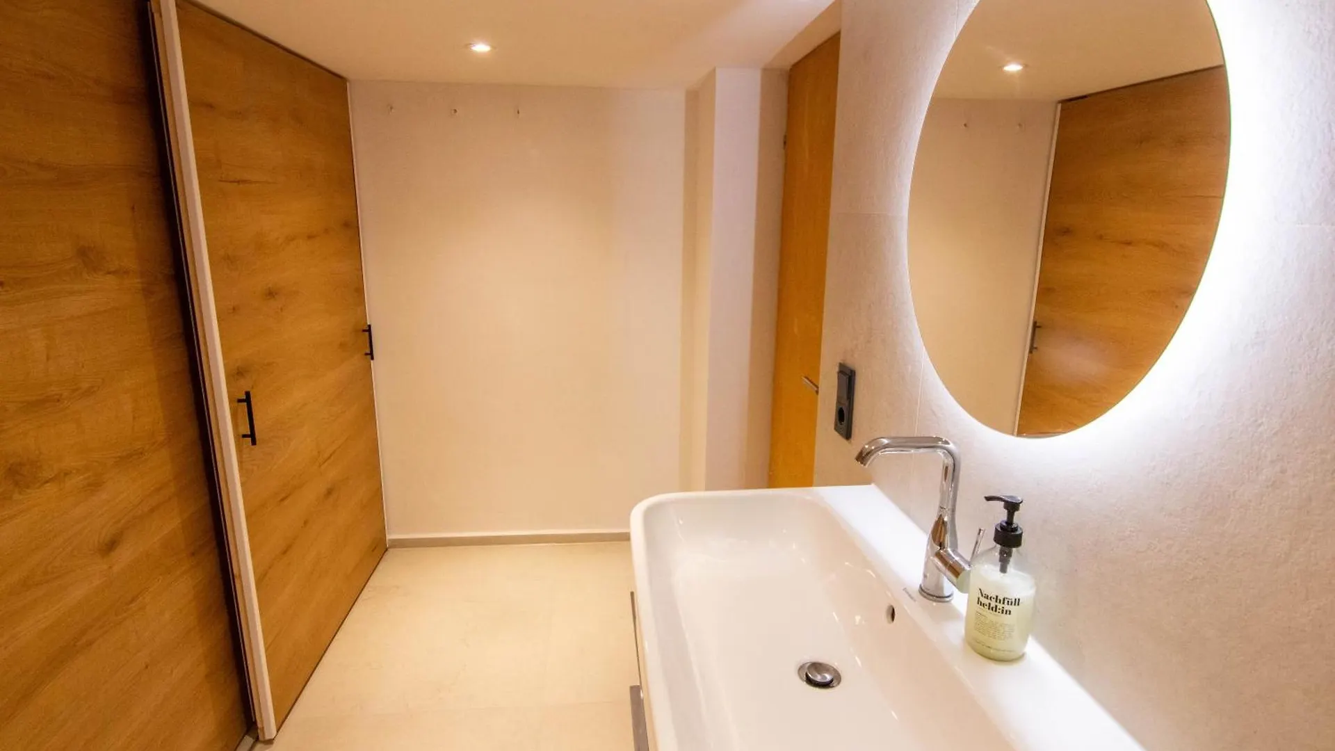 Comfort Hub - Homestay - 3 Gaestezimmer Im Eigentumshaus ケルン