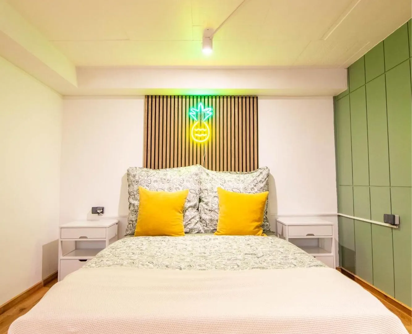 Comfort Hub - Homestay - 3 Gaestezimmer Im Eigentumshaus ケルン ゲストハウス