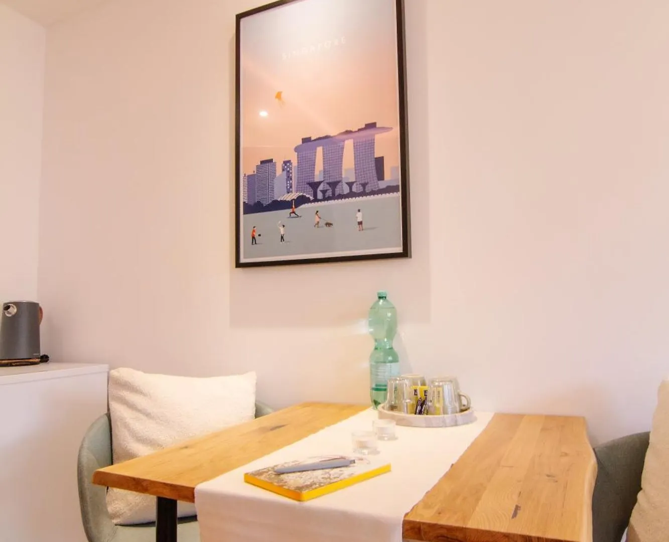 ゲストハウス Comfort Hub - Homestay - 3 Gaestezimmer Im Eigentumshaus ケルン ドイツ