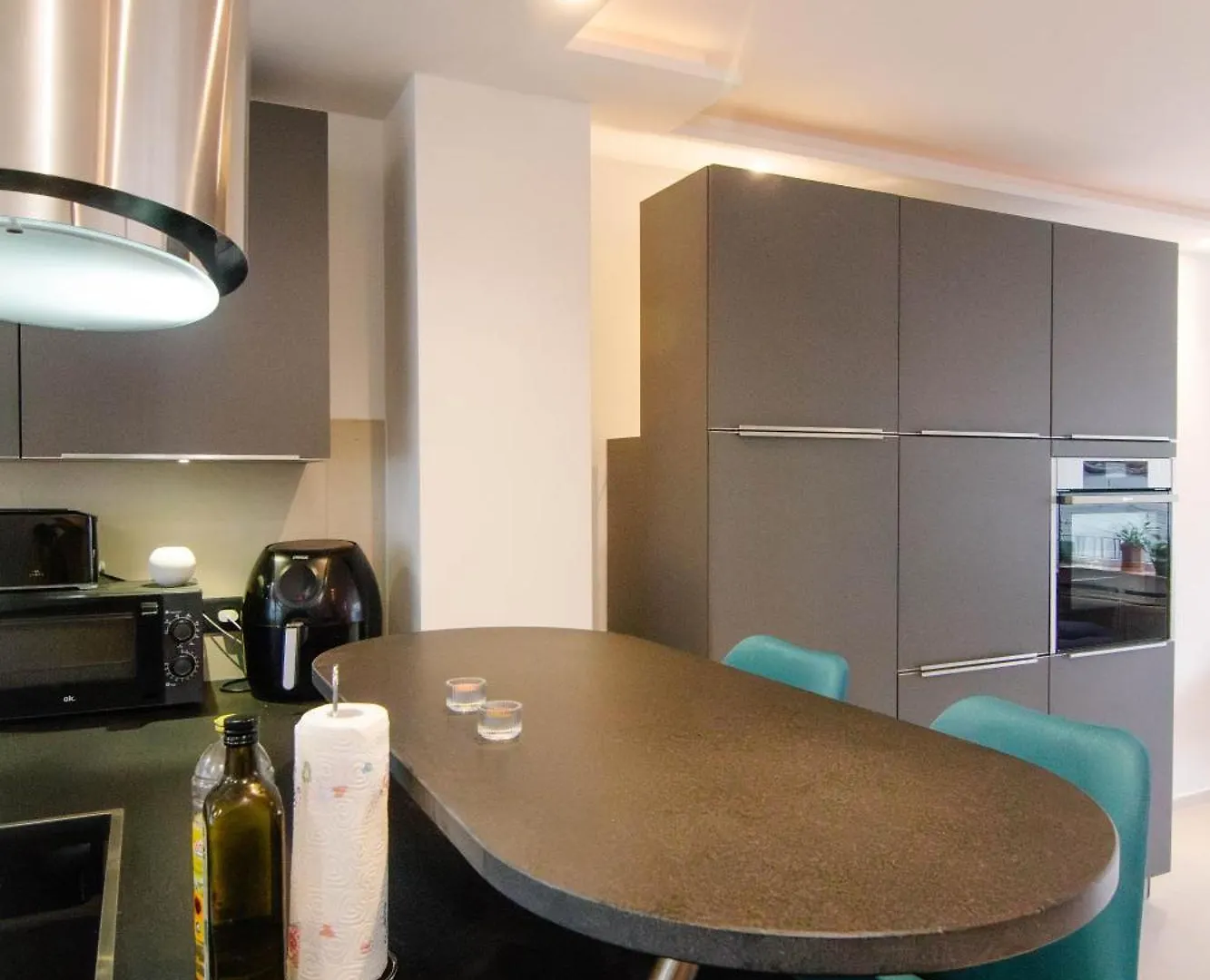 Comfort Hub - Homestay - 3 Gaestezimmer Im Eigentumshaus ケルン ゲストハウス
