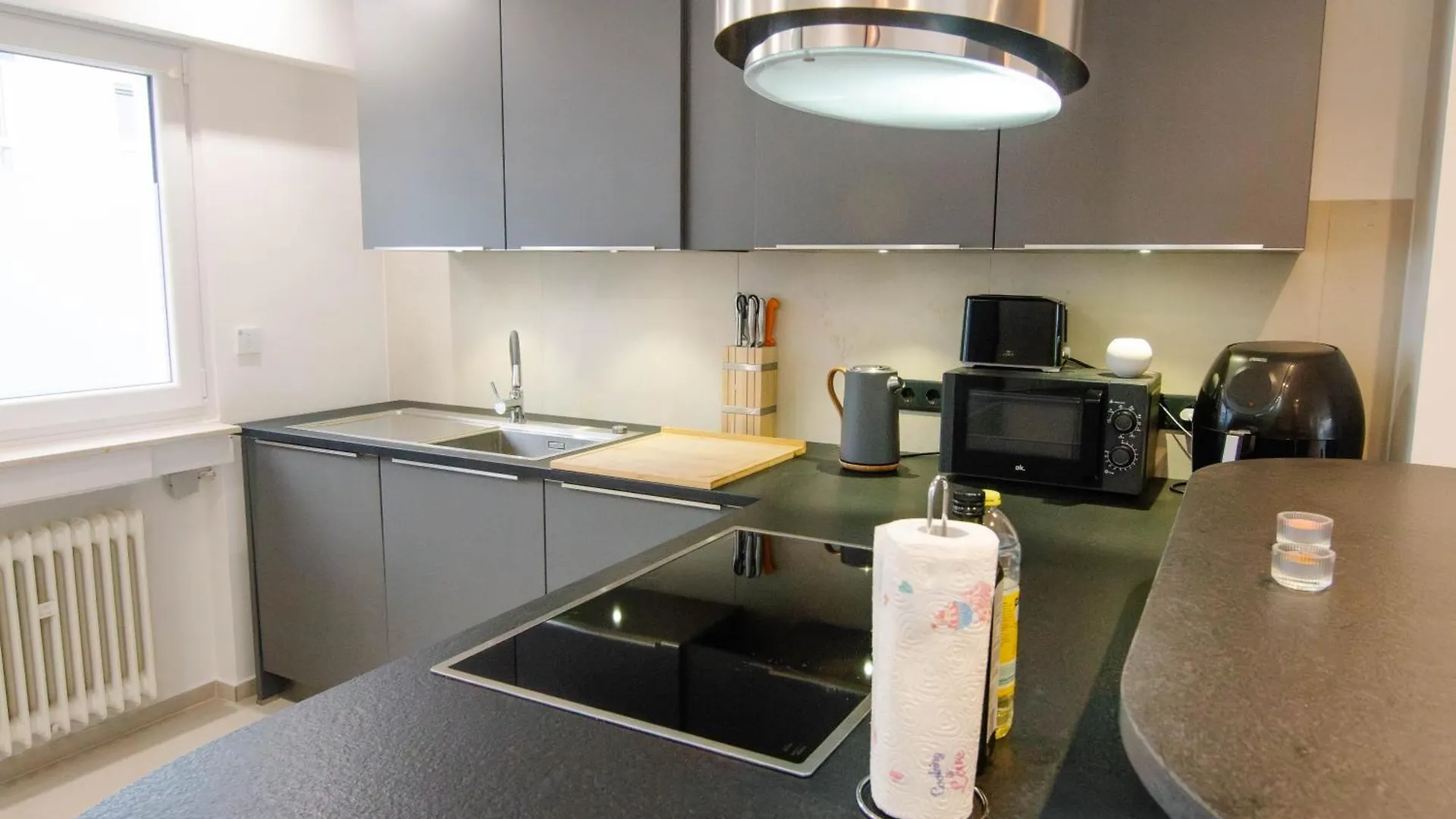 Comfort Hub - Homestay - 3 Gaestezimmer Im Eigentumshaus ケルン ゲストハウス