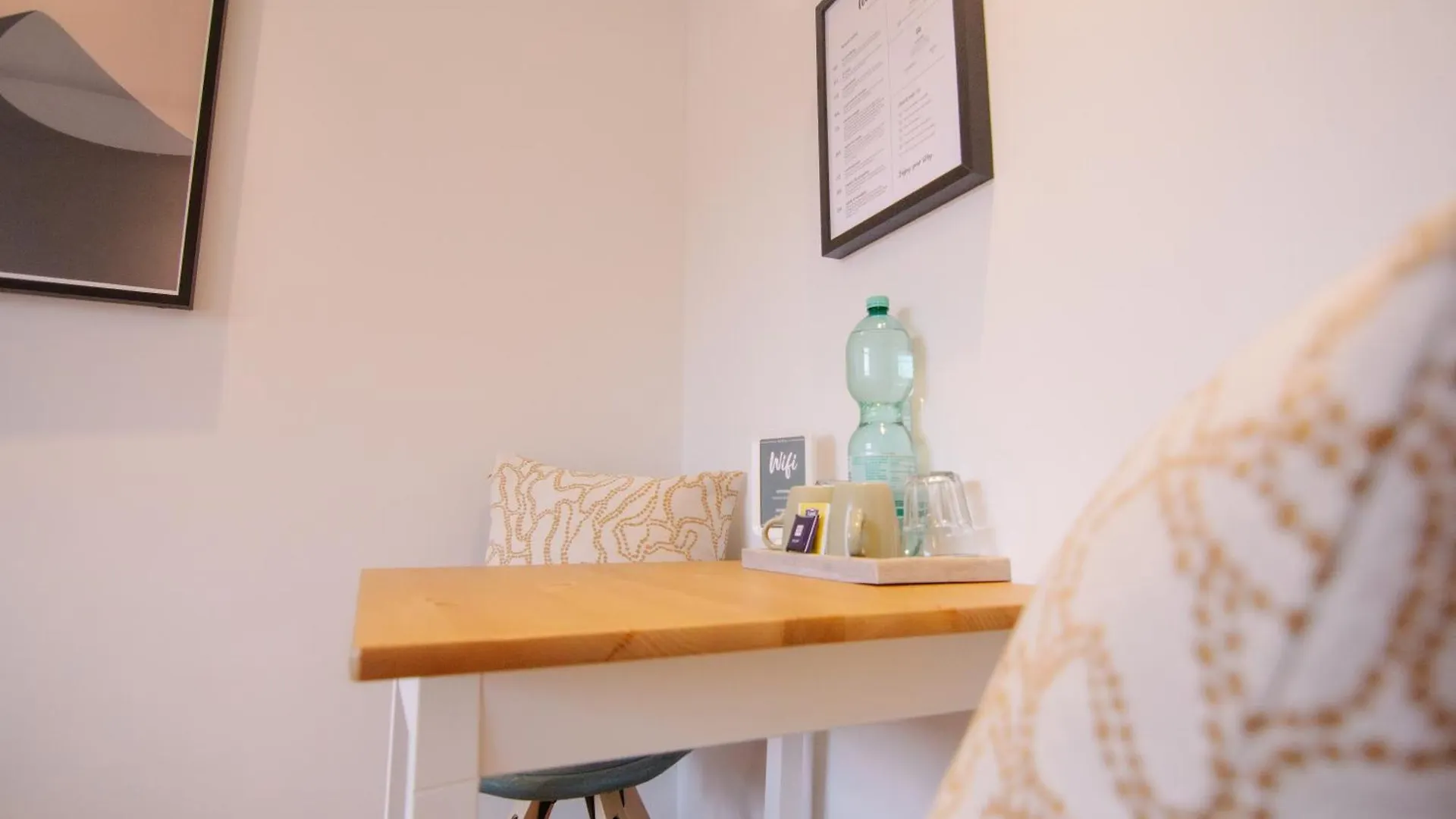 ゲストハウス Comfort Hub - Homestay - 3 Gaestezimmer Im Eigentumshaus ケルン